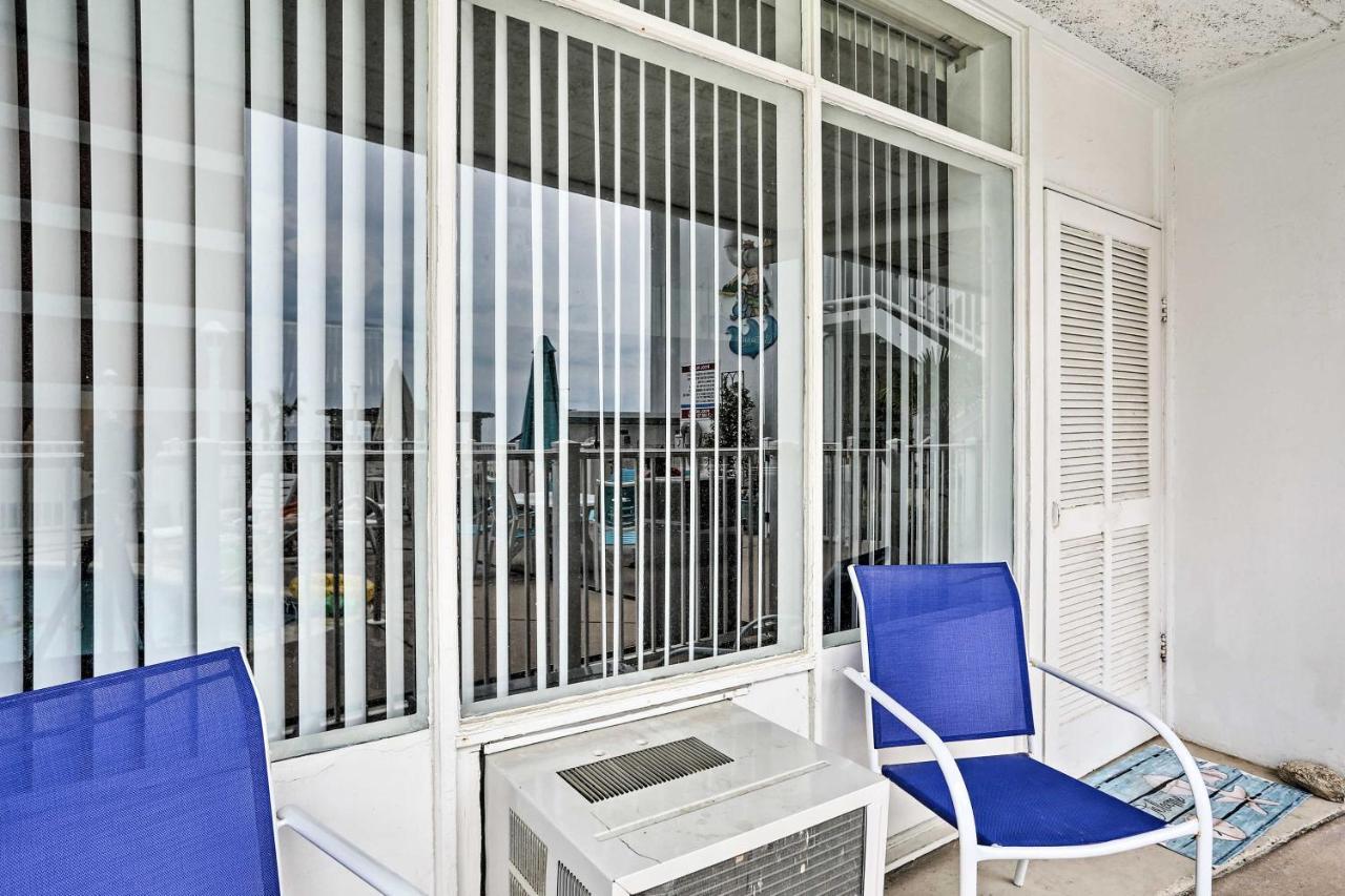 Virginia Beach Studio With Balcony And Pool View!アパートメント エクステリア 写真